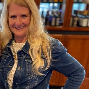 Meet your Posher, Debbie